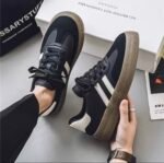 🖤 A sleek design that blends simplicity and comfort for a modern look - Image 4