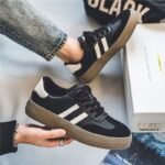 🖤 A sleek design that blends simplicity and comfort for a modern look - Image 3