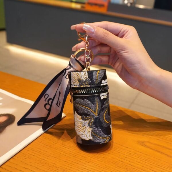 Ultra-compact round women’s wallet with a stylish design, easy to carry in any bag ✨